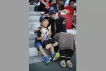 Foto zur News: Die jüngsten Fans von Sebastian Vettel (Red Bull)