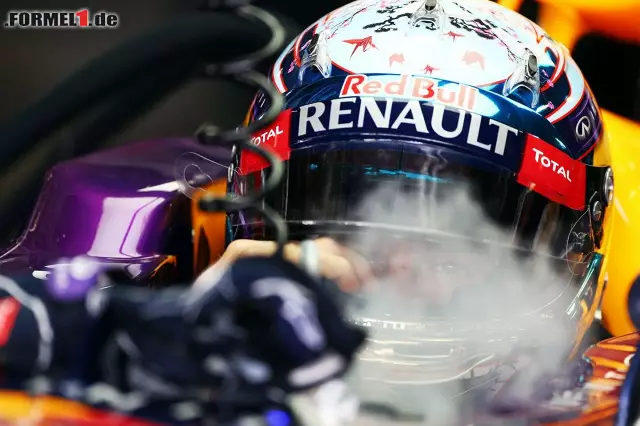 Vettel ist mit zweiten Plätzen nicht glücklich: Da stieg mächtig Rauch auf. Foto zur News: Vettel ist mit zweiten Plätzen nicht glücklich: Da stieg mächtig Rauch auf.