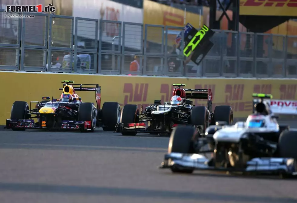 Für den erhofften Sieg sollte es mit Dreistoppstrategie nicht mehr reichen, aber immerhin überholte Webber in der vorletzten Runde noch Grosjean. Auch dank Mithilfe von überrundeten Fahrzeugen. Foto zur News: Für den erhofften Sieg sollte es mit Dreistoppstrategie nicht mehr reichen, aber immerhin überholte Webber in der vorletzten Runde noch Grosjean. Auch dank Mithilfe von überrundeten Fahrzeugen.
