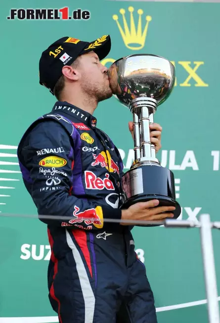 Foto zur News: Vettel ist fast durch: Es fehlen nur noch zehn Punkte zum WM-Titel. Wird er in Indien Fünfter, ist der Sack zu - egal, was Alonso macht.