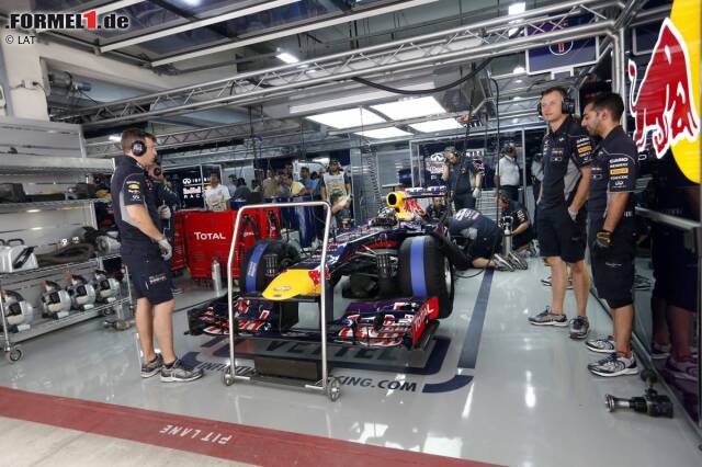 Foto zur News: Sebastian Vettel stimmte mit seiner Mannschaft das Auto mal wieder perfekt ab und fuhr überlegen zur Pole-Position.