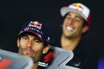 Foto zur News: Mark Webber (Red Bull) und Daniel Ricciardo (Toro Rosso)