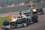 Foto zur News: Lewis Hamilton (Mercedes) und Mark Webber (Red Bull)