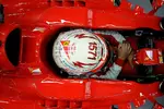 Foto zur News: Fernando Alonso (Ferrari) feiert seinen Punkterekord mit einem Spezialhelm