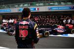 Foto zur News: Daniel Ricciardo (Toro Rosso) knipst ein Abschiedsfoto fürs Privatalbum