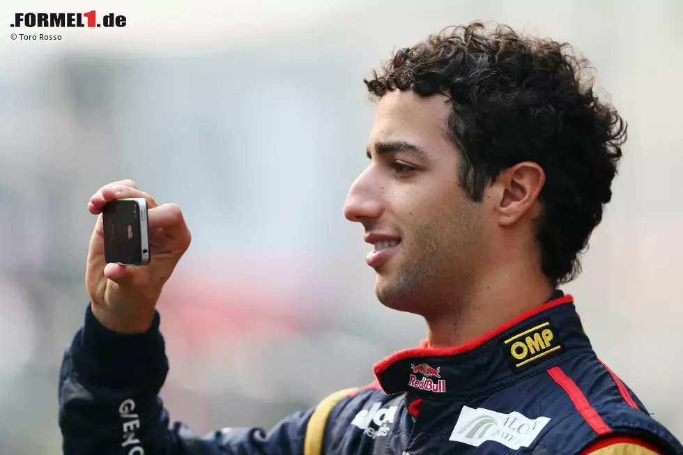 Foto zur News: Daniel Ricciardo (Toro Rosso) knipst ein Abschiedsfoto fürs Privatalbum