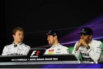 Foto zur News: Nico Rosberg (Mercedes), Sebastian Vettel (Red Bull) und Lewis Hamilton (Mercedes)