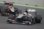 Foto zur News: Nico Hülkenberg (Sauber) und Kimi Räikkönen (Lotus)