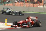 Foto zur News: Felipe Massa (Ferrari) und Nico Rosberg (Mercedes)