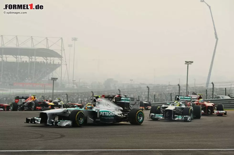 Foto zur News: Lewis Hamilton verlor im Rennen Positionen. Vom dritten Startplatz ging es für den Briten auf den sechsten Rang zurück.