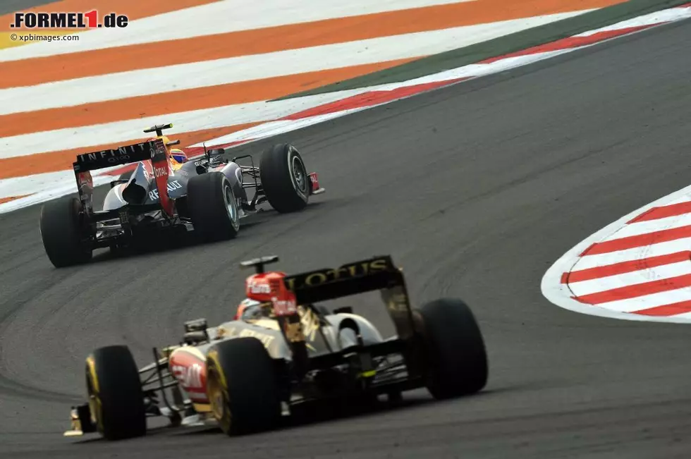 Foto zur News: Mark Webber (Red Bull) und Kimi Räikkönen (Lotus)