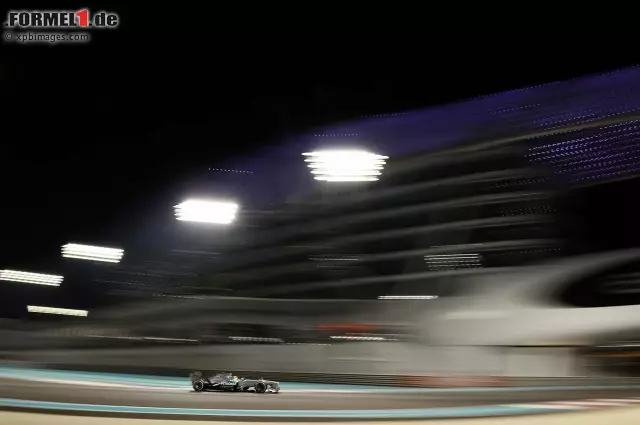 ...wenn ihm Vettel nicht zuvor "Gute Nacht" sagt. Foto zur News: ...wenn ihm Vettel nicht zuvor "Gute Nacht" sagt.