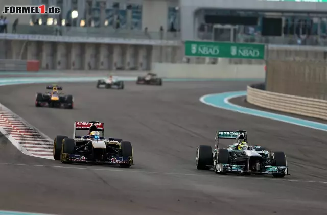 Die Konkurrenz ließ der Silberpfeil mit Ausnahme von Sebastian Vettel und Mark Webber stehen. Foto zur News: Die Konkurrenz ließ der Silberpfeil mit Ausnahme von Sebastian Vettel und Mark Webber stehen.