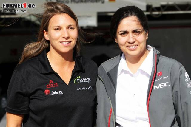 Foto zur News: Frauen-Power in der Formel 1. Simona de Silvestro mit Teamchefin Monisha Kaltenborn