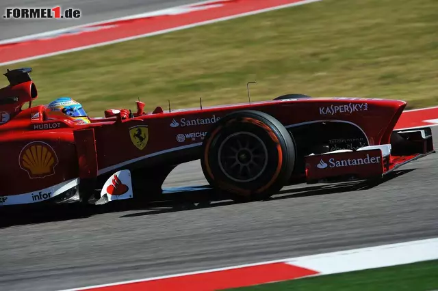 ...und Ferrari-Start Fernando Alonso. Der Ex-Weltmeister übrigens fuhr alle andere als zurückhaltend, sondern äußerst agressiv. Und das mit einer Rückenverletzung! Foto zur News: ...und Ferrari-Start Fernando Alonso. Der Ex-Weltmeister übrigens fuhr alle andere als zurückhaltend, sondern äußerst agressiv. Und das mit einer Rückenverletzung!