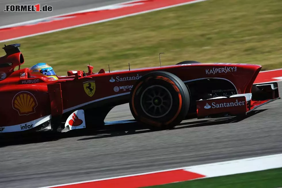 ...und Ferrari-Start Fernando Alonso. Der Ex-Weltmeister übrigens fuhr alle andere als zurückhaltend, sondern äußerst agressiv. Und das mit einer Rückenverletzung! Foto zur News: ...und Ferrari-Start Fernando Alonso. Der Ex-Weltmeister übrigens fuhr alle andere als zurückhaltend, sondern äußerst agressiv. Und das mit einer Rückenverletzung!