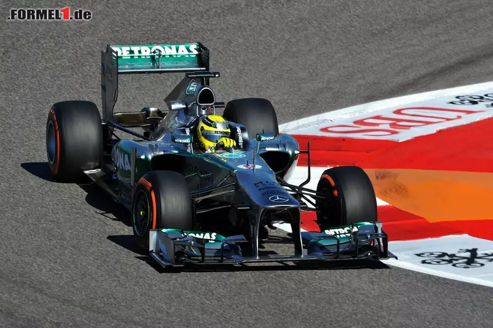 Foto zur News: Rosberg hatte besonders Probleme, die Reifen auf Temperatur zu bekommen...