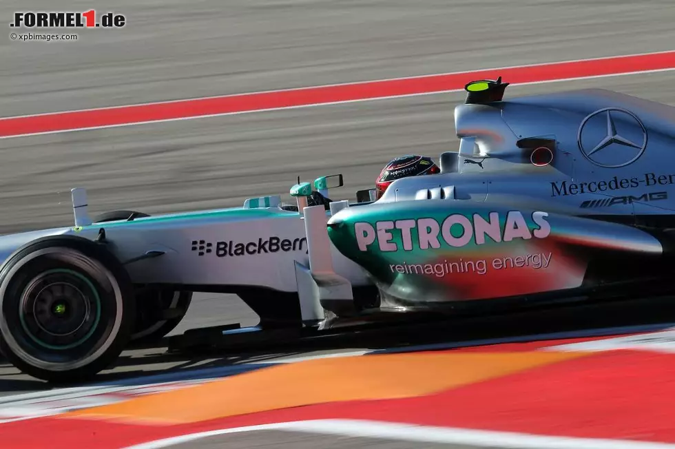 ...während Teamkollege Lewis Hamilton immerhin noch auf dem fünften Rang landete. Den Titel des Bullenjägers musste man somit heute an Lotus weiterreichen Foto zur News: ...während Teamkollege Lewis Hamilton immerhin noch auf dem fünften Rang landete. Den Titel des Bullenjägers musste man somit heute an Lotus weiterreichen