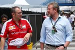 Foto zur News: Stefano Domenicali und Richard Goddard, Manager von Paul di Resta (Force India) und Jenson Button (McLaren)