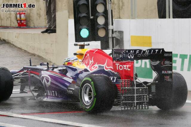 Foto zur News: Sebastian Vettel - hier ausgerüstet mit einem Aerodynamik-Messgerät - erwischte am Ende keine freie Runde mehr und belegte mit 0,225 Sekunden Rückstand Rang zwei. Die Bestzeit war nicht unrealistisch.