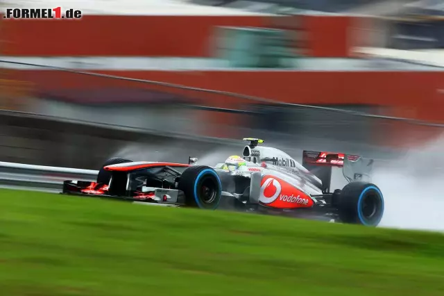 Sergio Perez wird als 14. ins Rennen gehen. Der Mexikaner krachte nach einem Dreher in die Leitplanke. Dennoch schaffte er es zuvor, eine schnellere Zeit zu fahren als... Foto zur News: Sergio Perez wird als 14. ins Rennen gehen. Der Mexikaner krachte nach einem Dreher in die Leitplanke. Dennoch schaffte er es zuvor, eine schnellere Zeit zu fahren als...