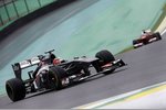 Foto zur News: Nico Hülkenberg (Sauber) und Fernando Alonso (Ferrari)