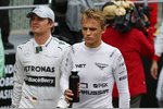 Foto zur News: Nico Rosberg (Mercedes) und Max Chilton (Marussia)