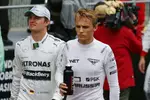 Foto zur News: Nico Rosberg (Mercedes) und Max Chilton (Marussia)