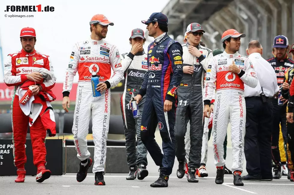 Foto zur News: Jenson Button (McLaren) und Mark Webber (Red Bull)