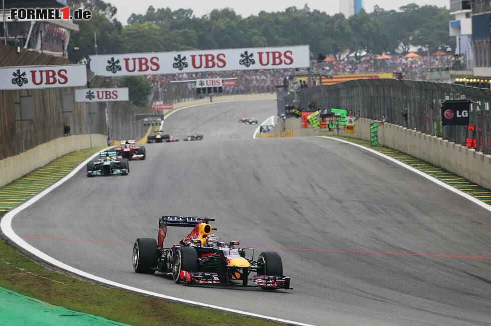 Foto zur News: Auch nach dem 19. Saisonrennen hieß der Sieger: Sebastian Vettel. Für den Red-Bull-Fahrer war es ein weltmeisterlicher Abschluss einer bemerkenswerten Saison.