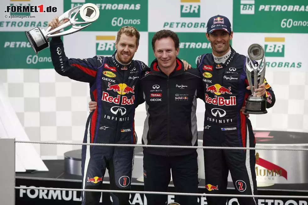 Foto zur News: Sebastian Vettel (Red Bull), Christian Horner und Mark Webber (Red Bull)