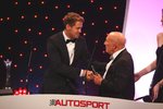 Foto zur News: Sterling Moss überreicht Sebastian Vettel den Autosport-Award