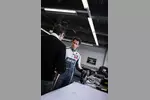 Foto zur News: Sitzanpassung von Adrian Sutil (Sauber) in Hinwil