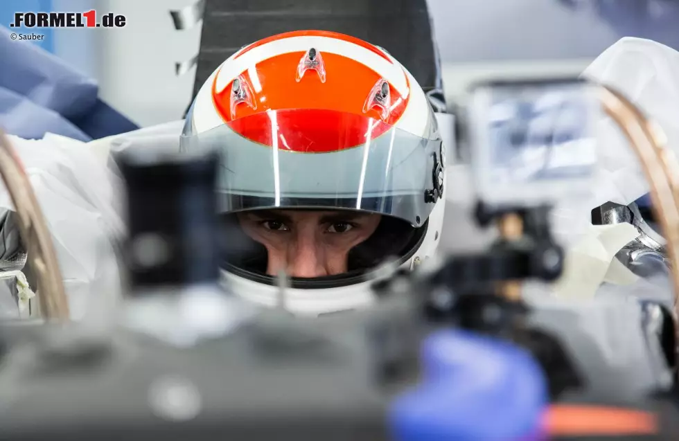 Foto zur News: Sitzanpassung von Adrian Sutil (Sauber) in Hinwil