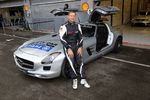 Gallerie: Bernd Mayländer vor dem Safety-Car, einem Mercedes-Benz SLS AMG
