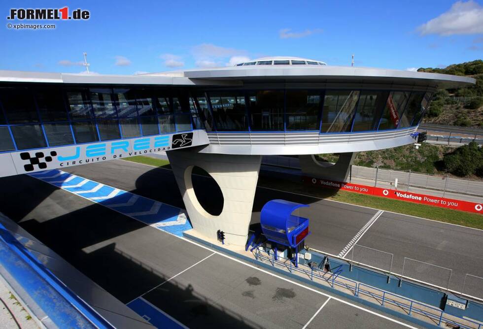 Foto zur News: Die besten Plätze gibt&#039;s in Jerez über Start und Ziel
