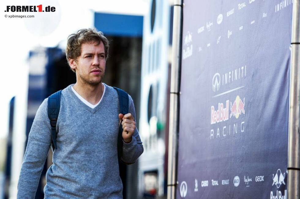 Foto zur News: Der Weltmeister kommt zum Dienst: Sebastian Vettel (Red Bull)