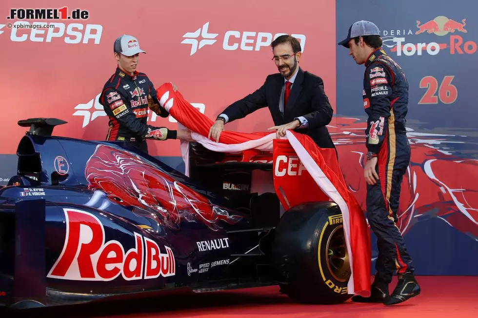 Foto zur News: Daniil Kwjat und Jean-Eric Vergne enthüllen den Toro-Rosso-Renault STR9