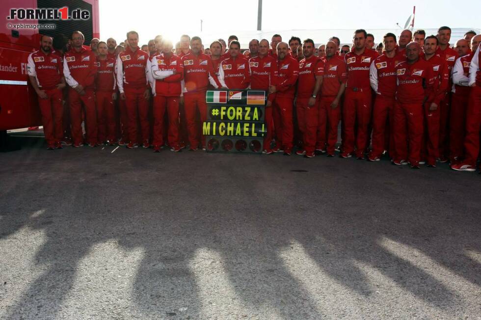Foto zur News: Grußbotschaft des Ferrari-Teams an Michael Schumacher, der immer noch im Koma liegt
