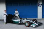 Foto zur News: Nico Rosberg und Lewis Hamilton mit dem Mercedes F1 W05