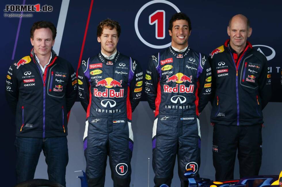 Foto zur News: Christian Horner, Sebastian Vettel (Red Bull), Daniel Ricciardo (Red Bull) und Adrian Newey