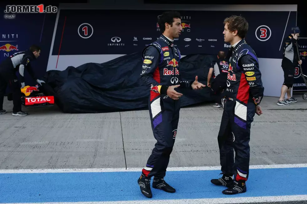 Foto zur News: Sebastian Vettel (Red Bull) und Daniel Ricciardo (Red Bull)