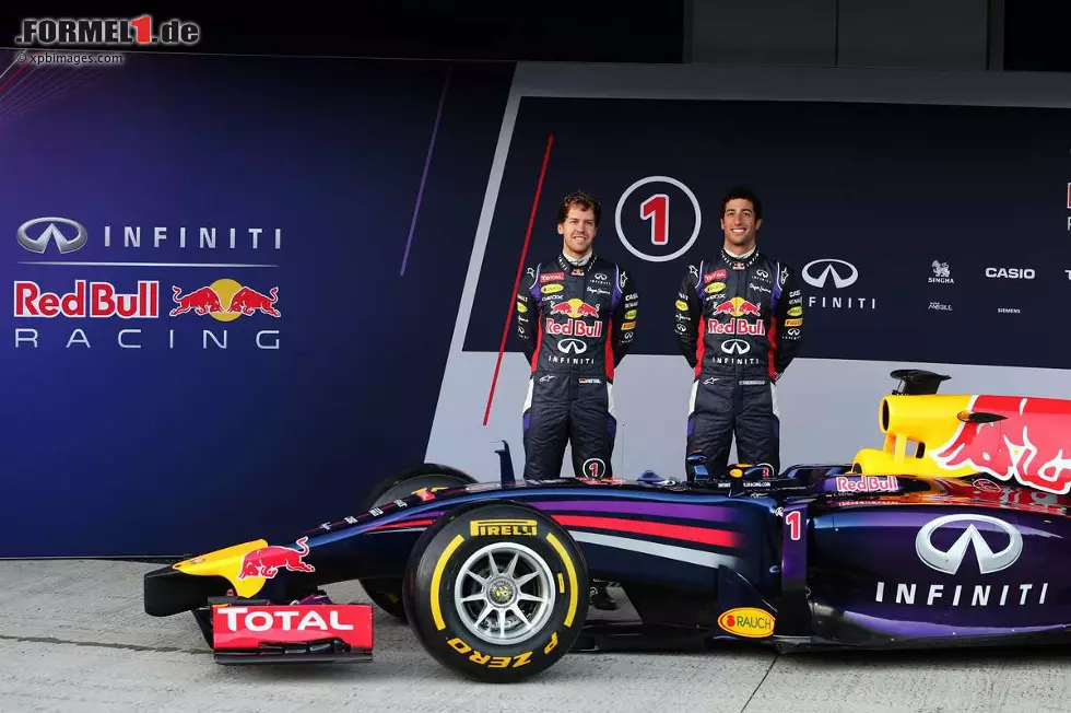 Foto zur News: Sebastian Vettel (Red Bull) und Daniel Ricciardo (Red Bull)