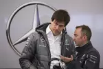 Foto zur News: Toto Wolff und Paddy Lowe (Mercedes)