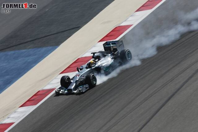Foto zur News: Lewis Hamilton markierte am Freitag sein Revier: 1:34.263 Minuten - absolute Bestzeit der bisherigen Woche. Auch ein kleines Hydraulikproblem bremste Mercedes kaum.