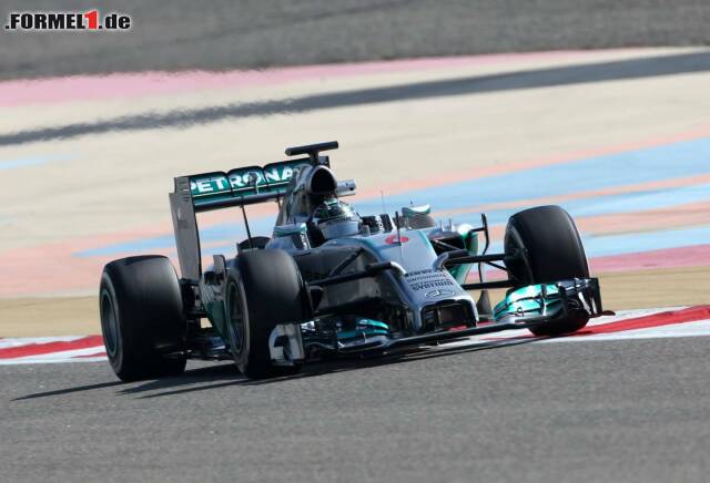 Foto zur News: Gegen Nico Rosberg war am Samstag in Bahrain einfach kein Kraut gewachsen: Der Wiesbadener dominierte die Szenerie und untermauere die starke Mercedes-Form, hatte aber einige technische Probleme.