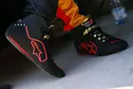 Foto zur News: Schuhe von Pastor Maldonado (Lotus)