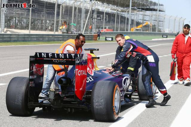 Foto zur News: So langsam wird es für Red Bull echt bitter: Sebastian Vettel kam am heutigen Samstag in Bahrain nicht einmal eine einzige Runde weit und musste sich außerhalb des Cockpits mehr beweisen als innerhalb