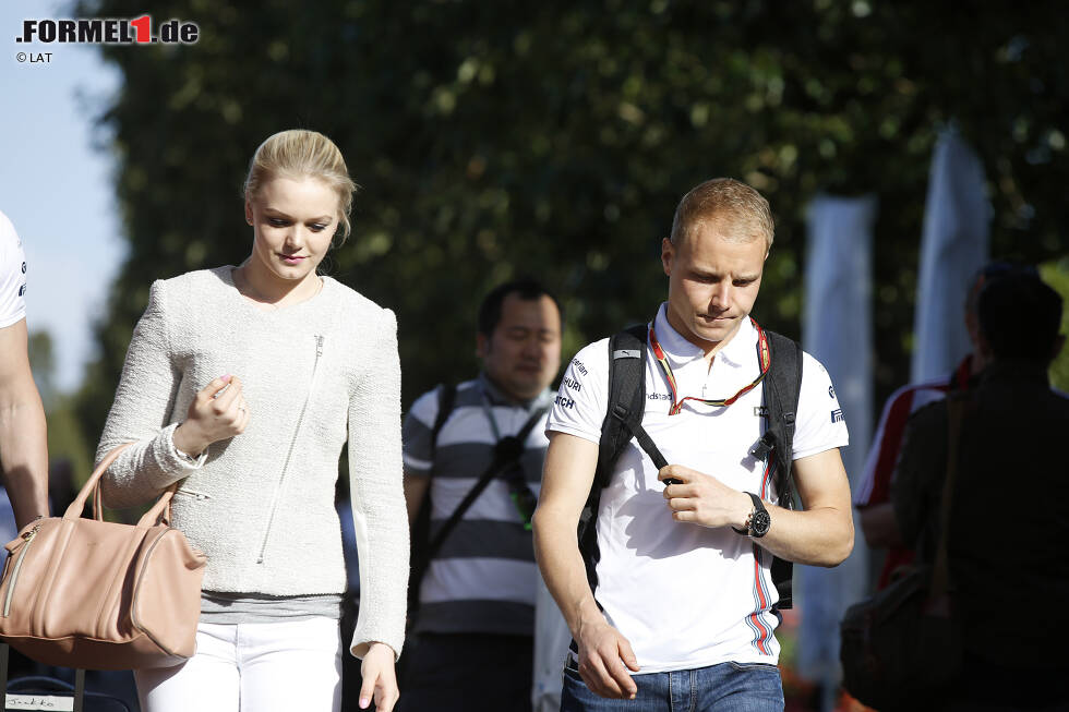Foto zur News: Verliebt, verlobt und bald verheiratet: Valtteri Bottas und Emilia Pikkarainen