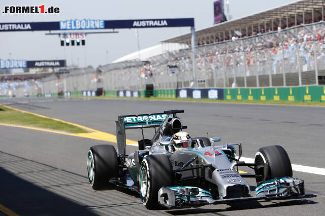 Foto zur News: Lewis Hamilton markierte am Freitag in Melbourne in 1:29.625 Minuten die Bestzeit. Doch am Anfang sah es alles andere als gut aus...